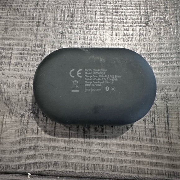 These are iFrogz wireless earbuds. They are like new! - Picture 2 of 4